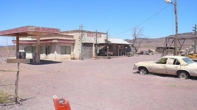 abandonedmoviesets_008