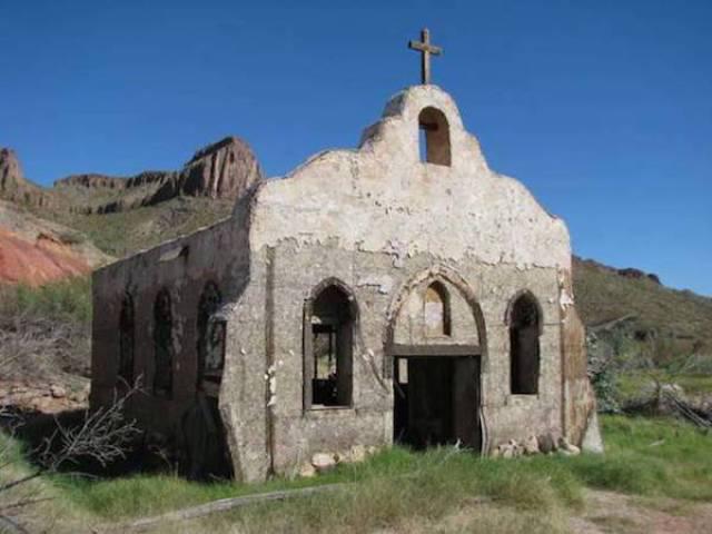 abandonedmoviesets_016