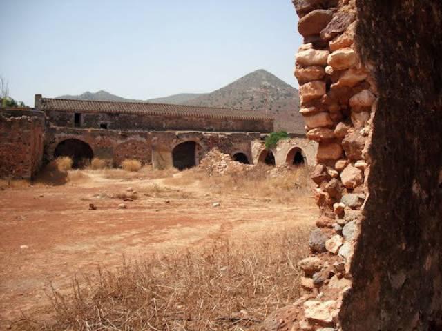 abandonedmoviesets_019