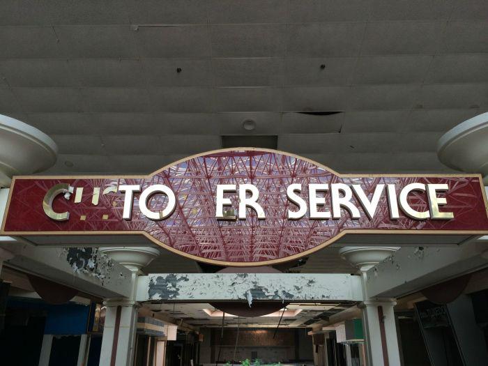 abandonedrollingacresmall_006