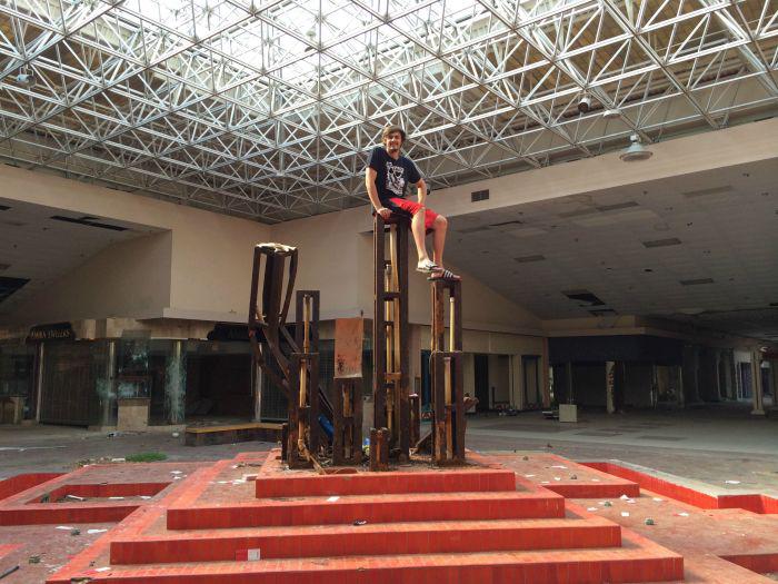 abandonedrollingacresmall_007