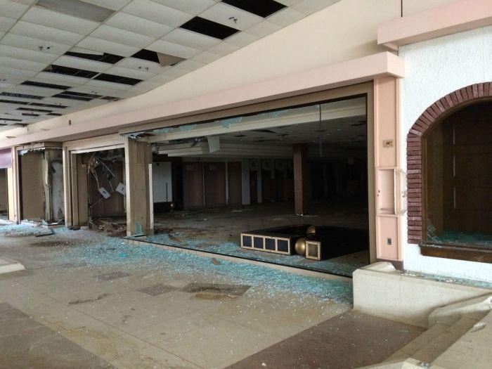 abandonedrollingacresmall_015