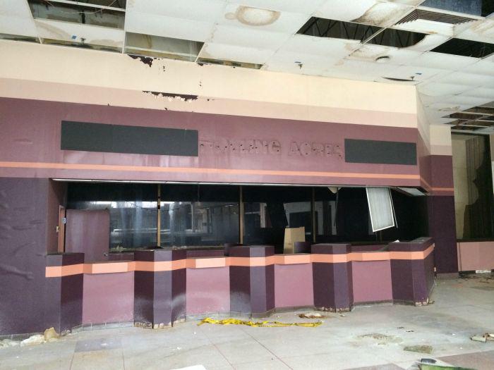 abandonedrollingacresmall_017