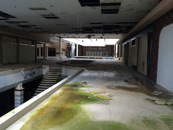 abandonedrollingacresmall_022 abandonedrollingacresmall_022