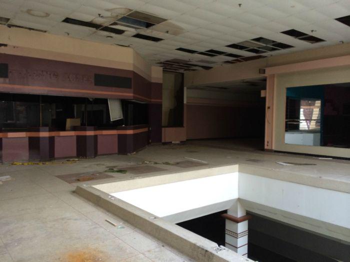 abandonedrollingacresmall_023