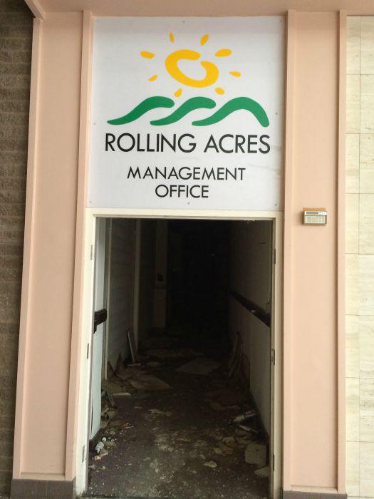 abandonedrollingacresmall_026