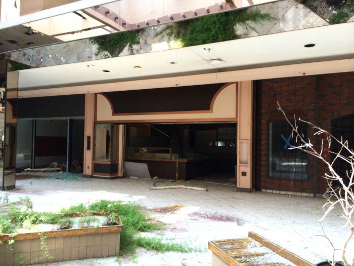 abandonedrollingacresmall_027