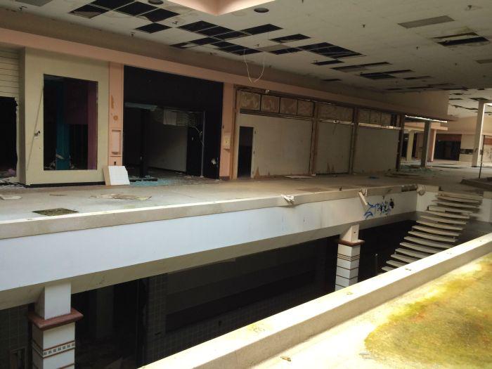 abandonedrollingacresmall_028