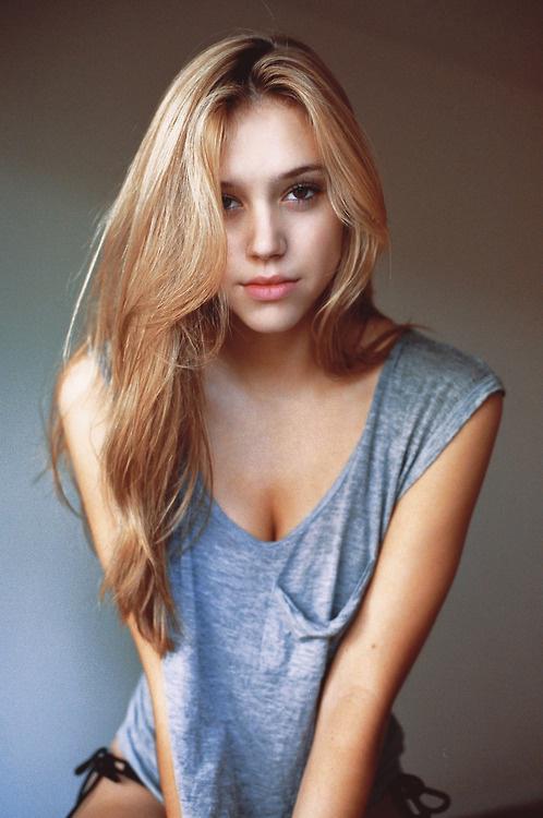 alexisren_082