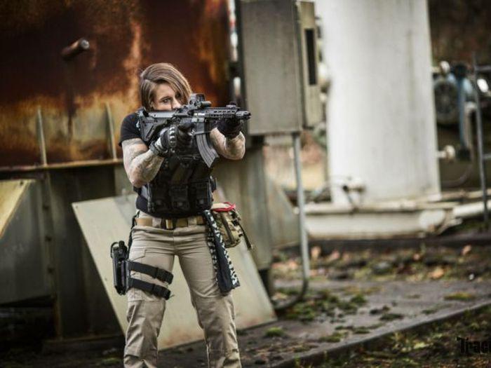 girlhuntspoachers_013