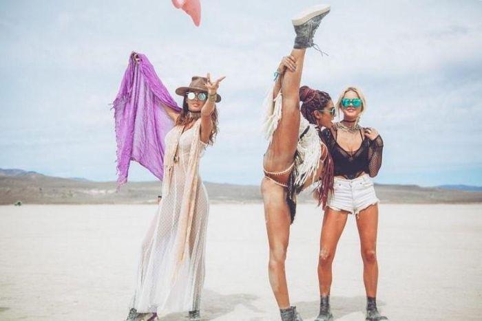 girlsofburningman2017_001 girlsofburningman2017_001
