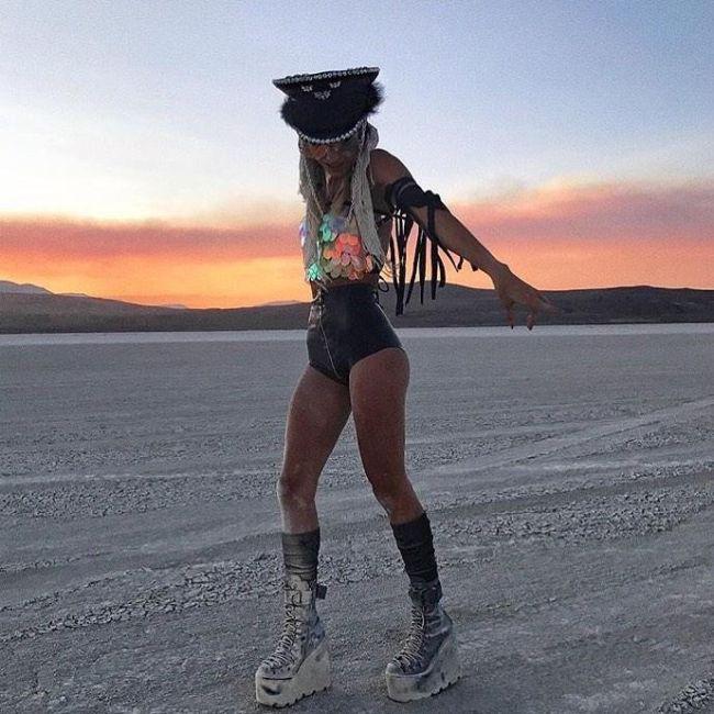 girlsofburningman2017_018