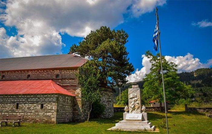 greecechurch100yrtree_004