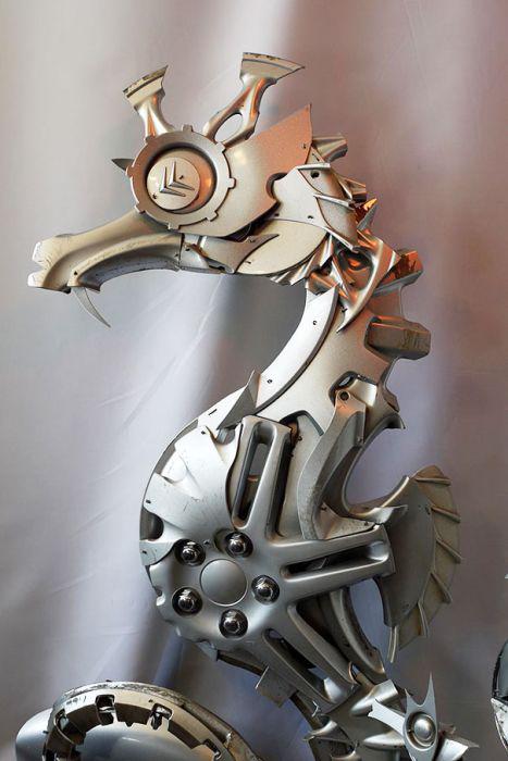 hubcapsculptures_011 hubcapsculptures_011