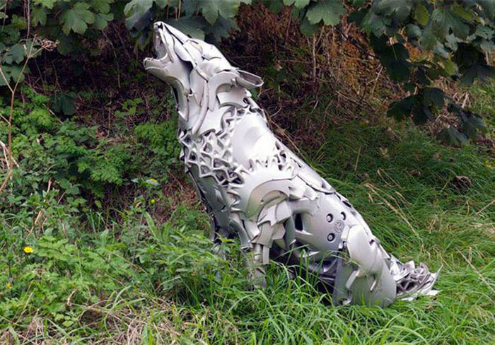 hubcapsculptures_016 hubcapsculptures_016
