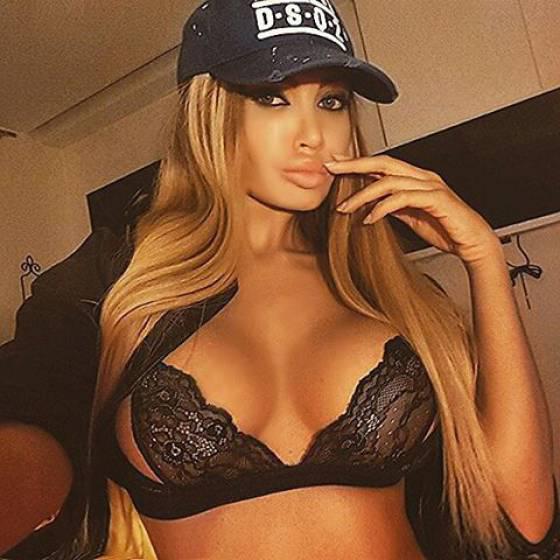 sorajavucelicplaymatepolitics_019