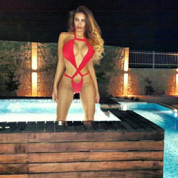 sorajavucelicplaymatepolitics_027