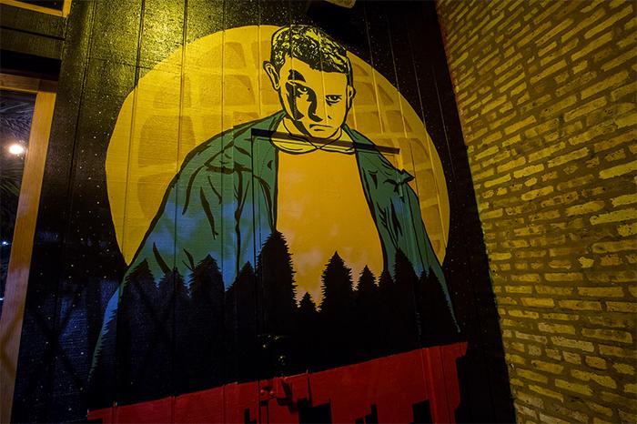 strangerthingsbar_004