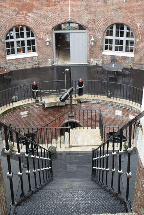 spitbankforthotel_003