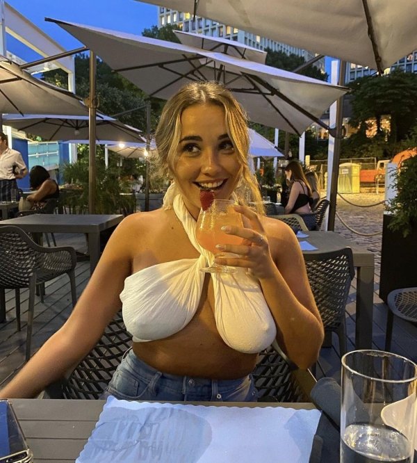 braless17_021