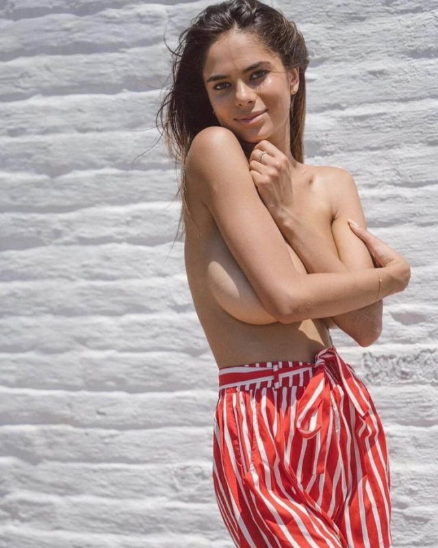 braless18_070