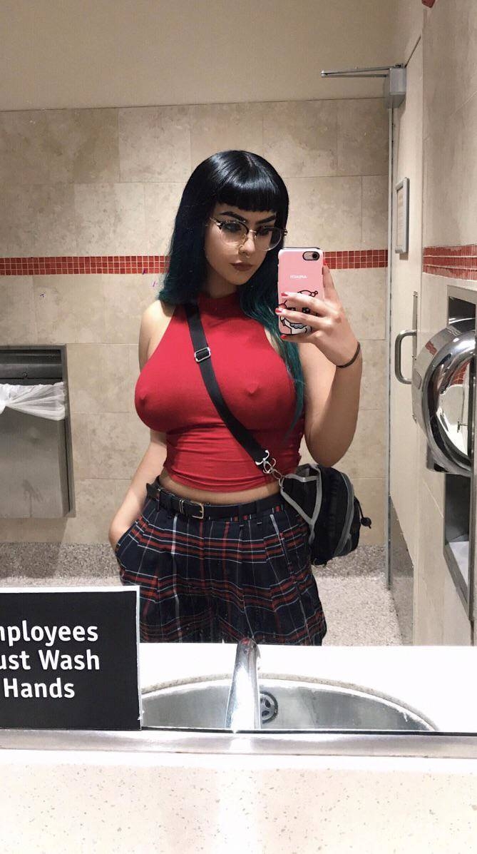 braless20_023