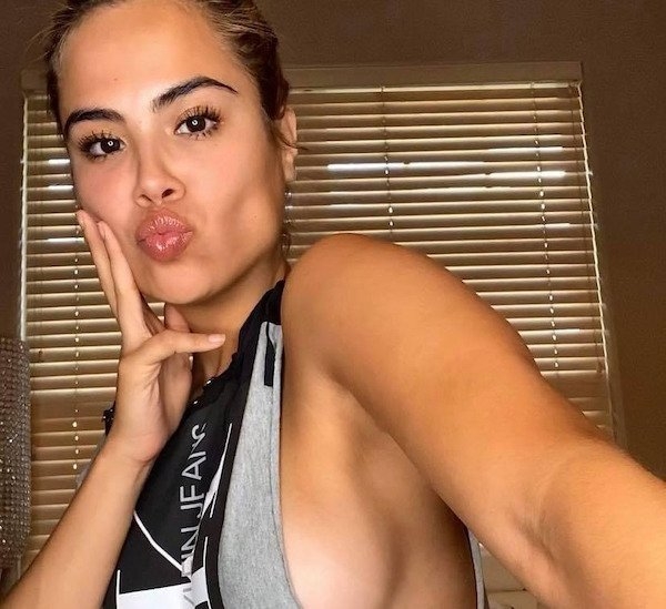 braless20_035