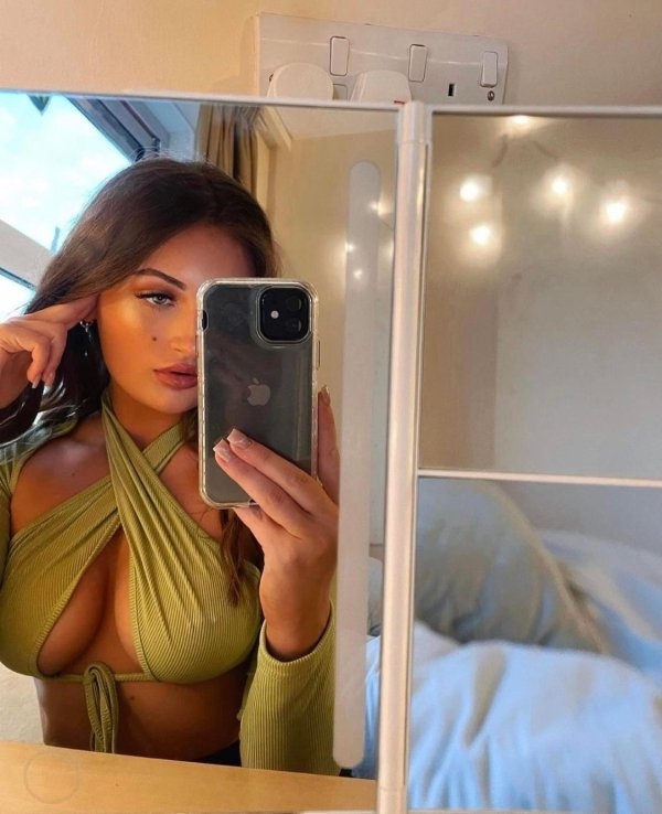 braless20_059