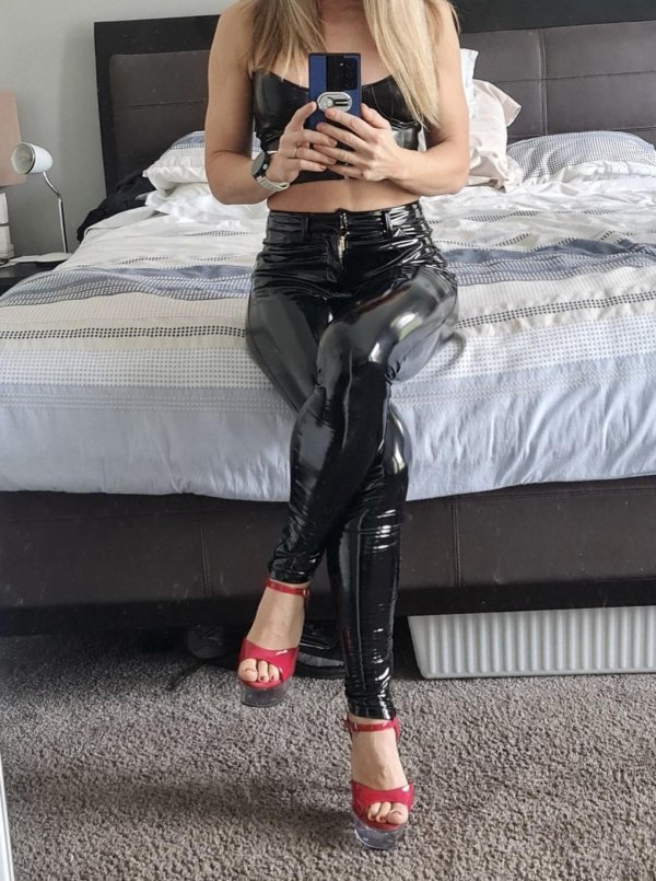 girlsinlatexleather3_051
