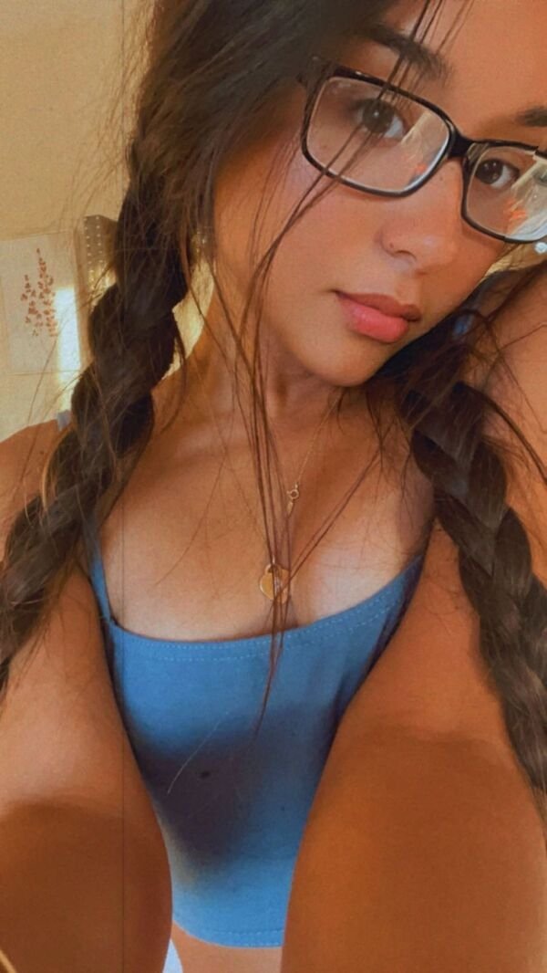 girlswithglasses5_026