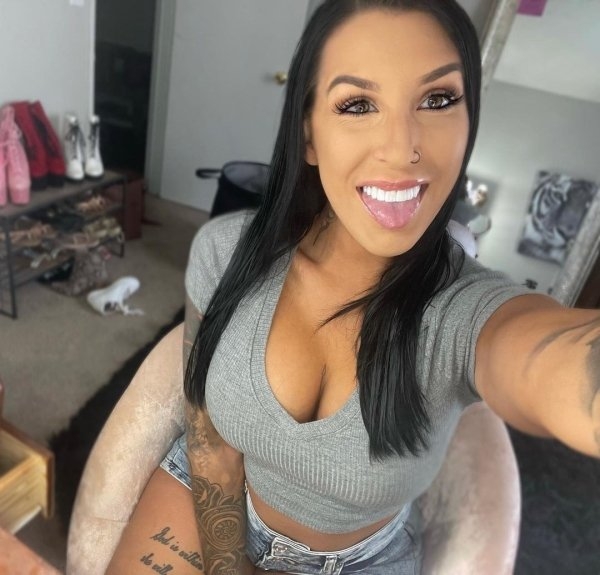 tattoogirls1212_061
