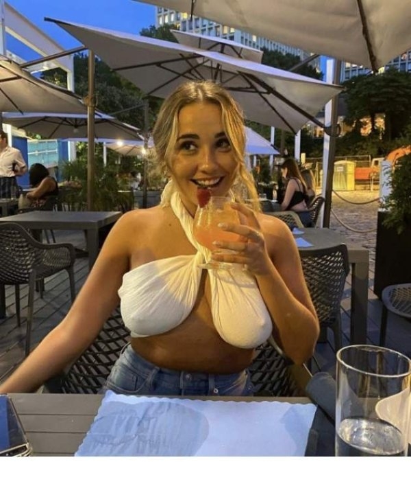 braless21_047
