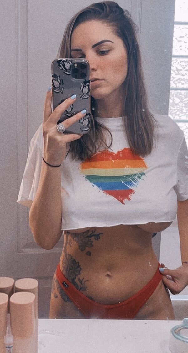 braless21_052