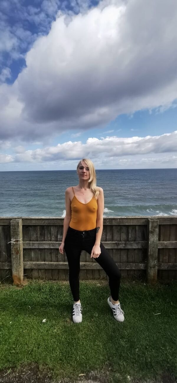 braless21_064