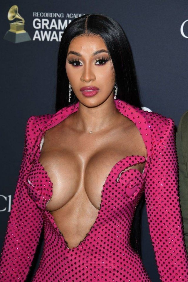 braless22_039