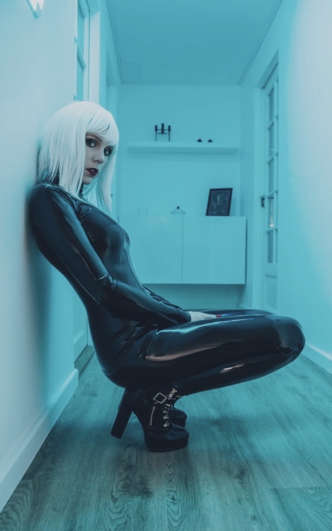 girlsinlatexleather4_002