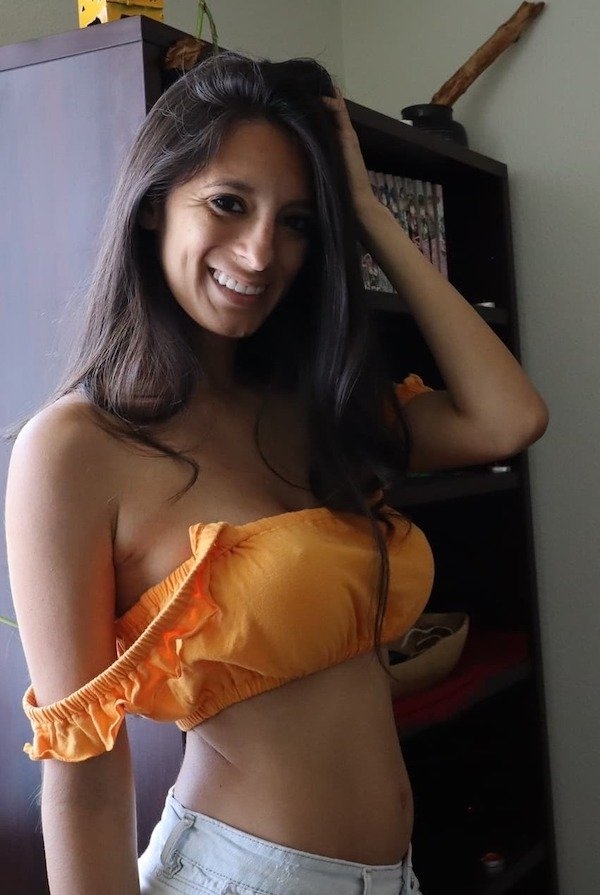 braless23_014