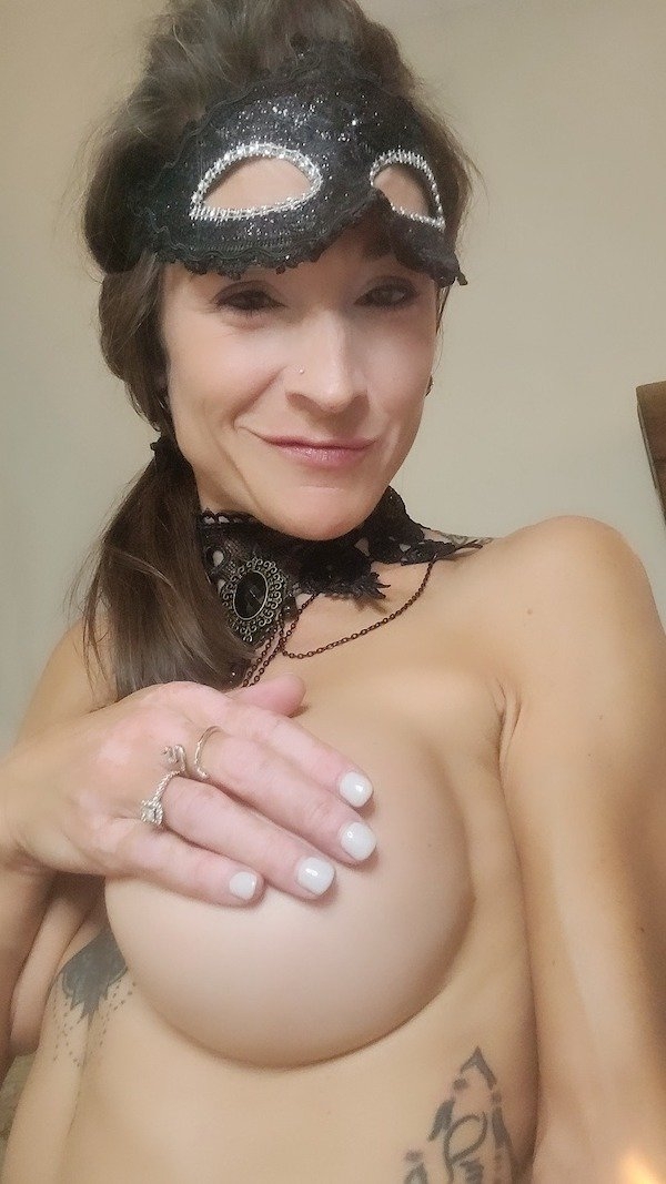 braless23_040