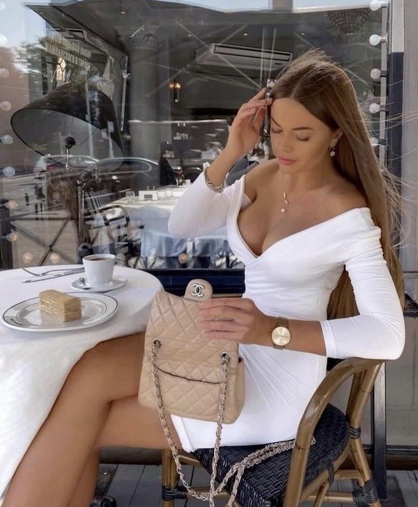 braless23_050