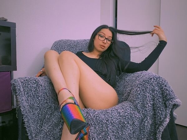 girlswithglasses6_051