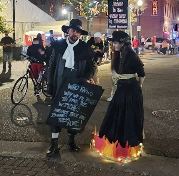 pregnanthalloweencostumes_038
