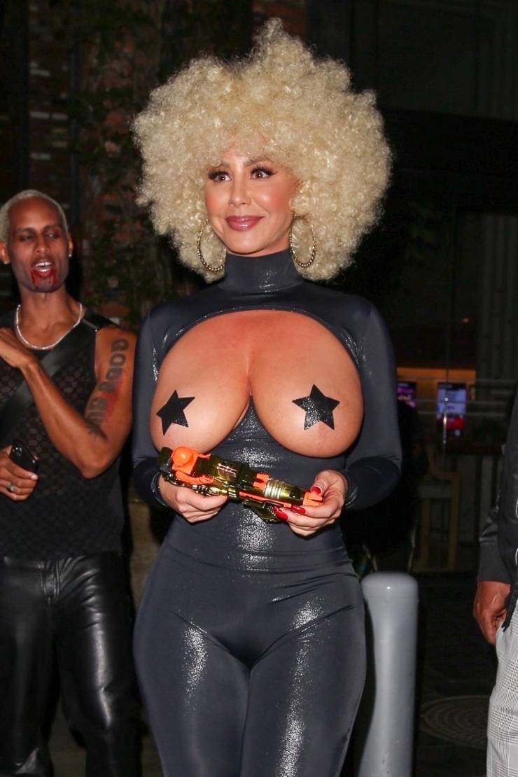 amberrosesexyoutfit_001