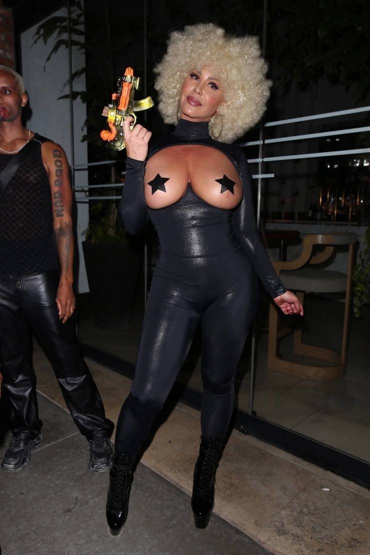 amberrosesexyoutfit_017