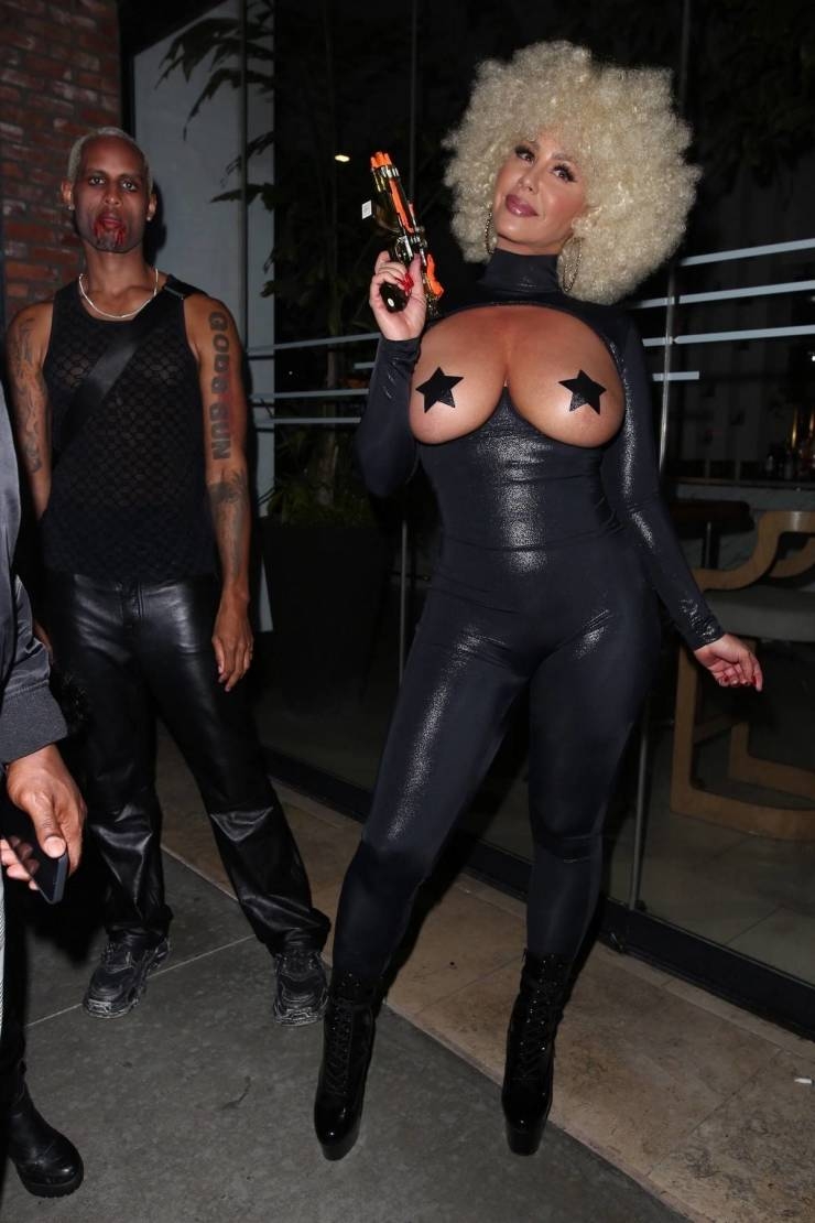 amberrosesexyoutfit_027