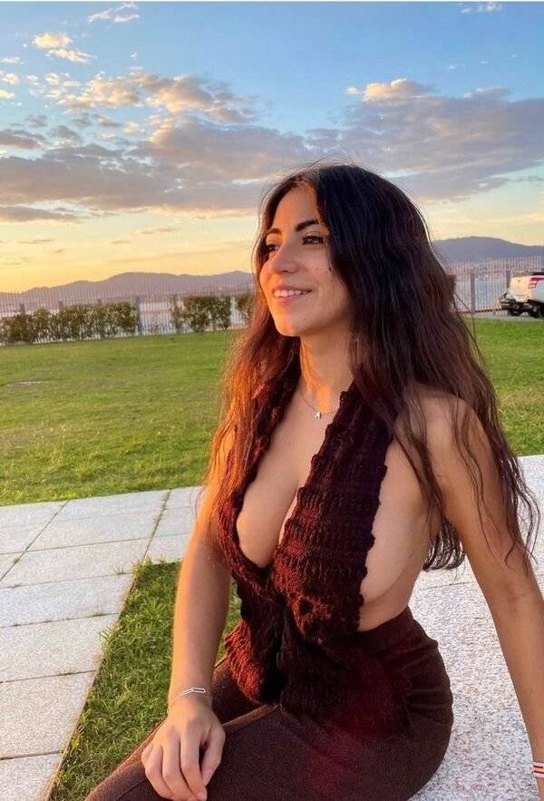 braless24_022