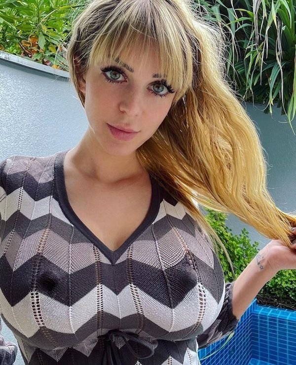 braless25_004