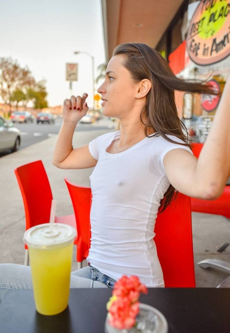 braless26_025