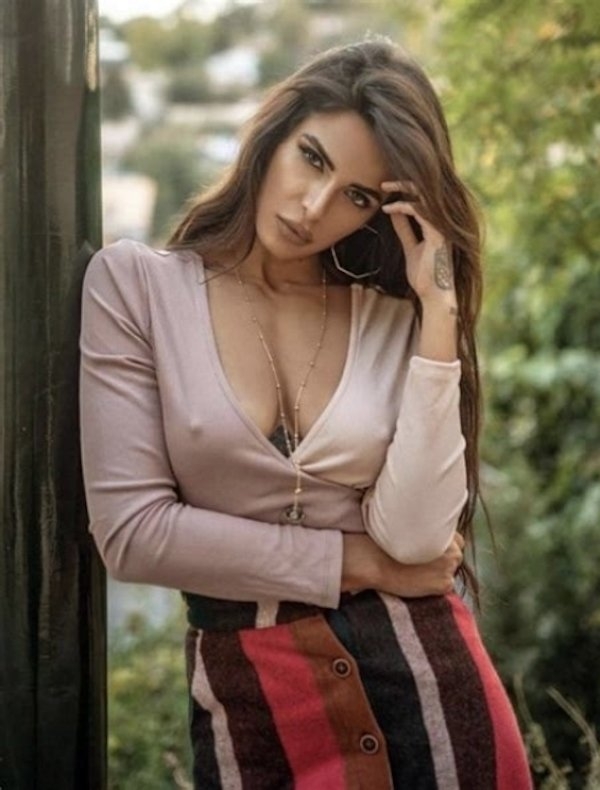 braless26_065