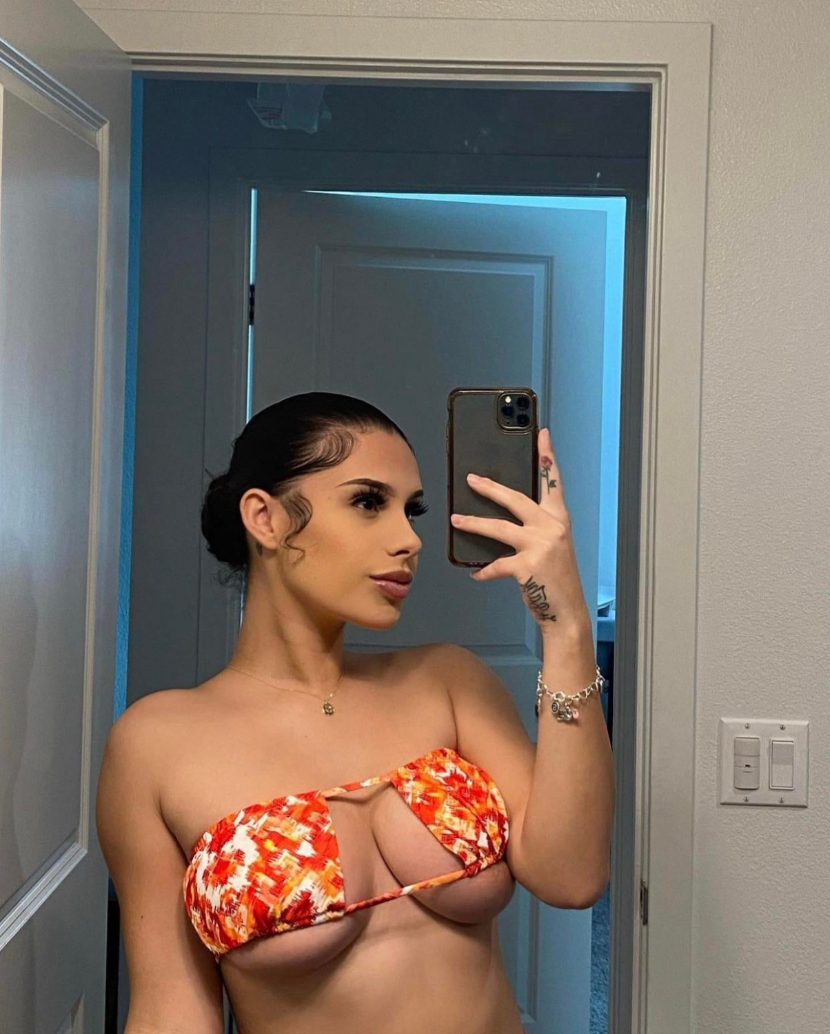 busty48_064