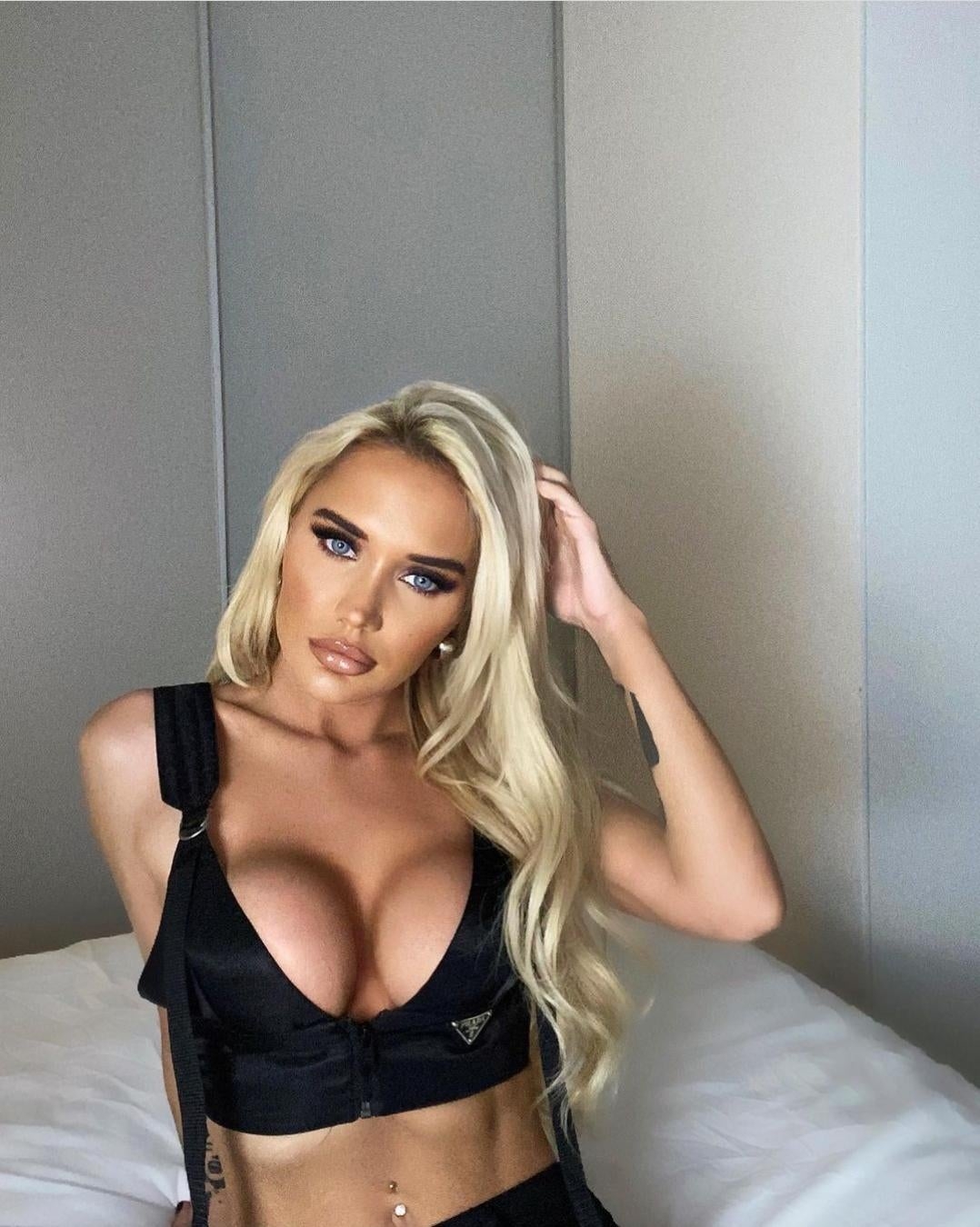 busty52_072
